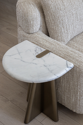 Приставной стол Мауро фигурный, столешница из мрамора Турция 
