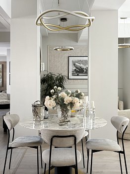 Обеденный стол Saro