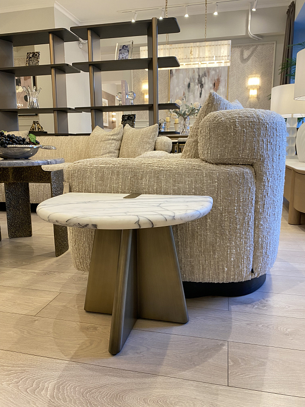 Приставной стол Мауро фигурный, столешница из мрамора Турция