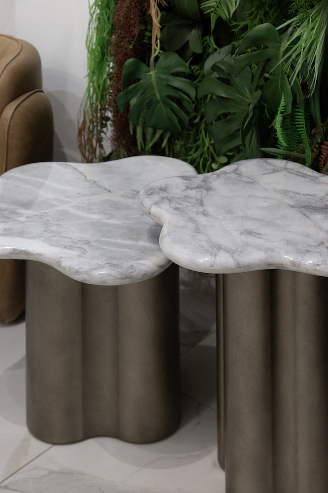 Приставной стол Farrell фигурный, столешница из мрамора Греция