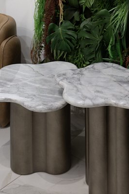 Приставной стол Фаррелл фигурный, столешница из мрамора Греция
