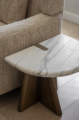 Приставной стол Мауро фигурный, столешница из мрамора Турция